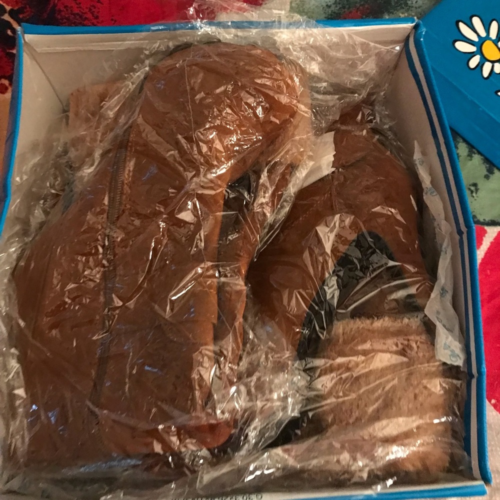 Brown women suede 8.5 boots heels